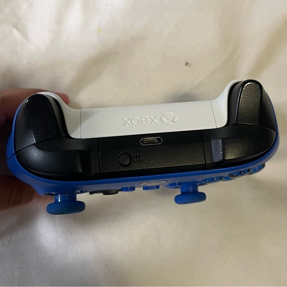 Xbox Wireless Controller Shock Blue brand new - Picture 7 of 7
